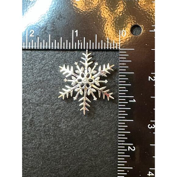 925‎ KPJ India Silver Cubic Zirconia Snowflake Brooch Pin Winter 1.5 inch - Picture 4 of 4